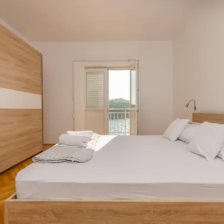 Slobodan By The Sea Apartament *