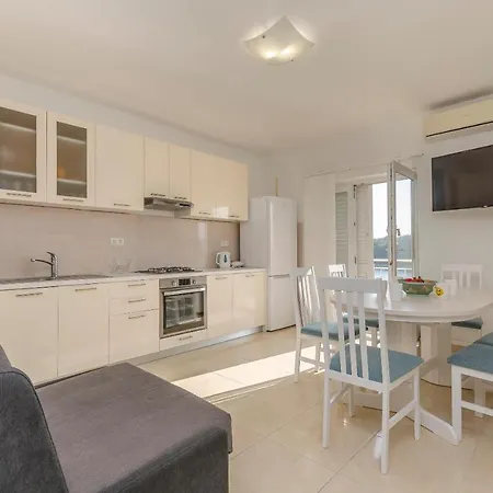 Slobodan By The Sea 아파트 Tribalj