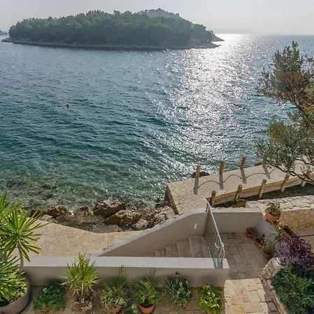 Apartament Slobodan By The Sea *