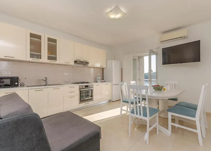 Slobodan By The Sea דירה Tribalj