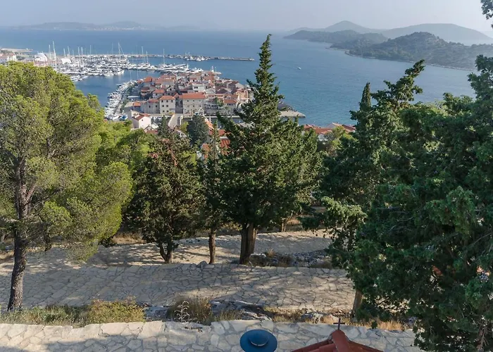 Slobodan By The Sea דירה Tribalj